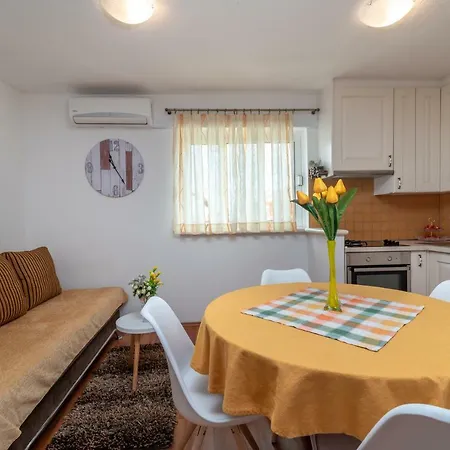 Dinka Lägenhet Trogir