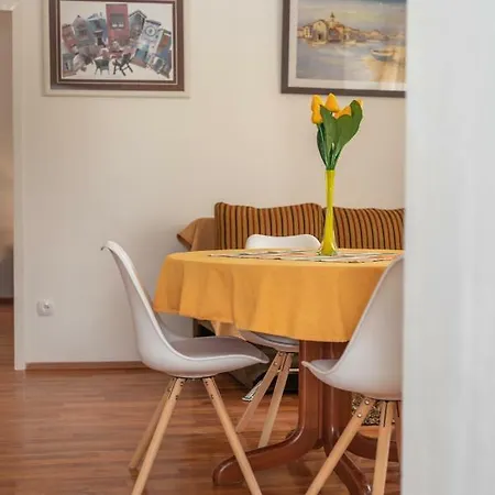 Апартаменти Dinka *