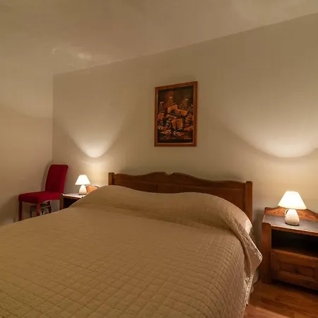 Dinka Апартаменти Трогір